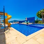 Honeymoon With Sea View קס