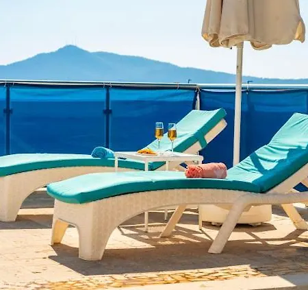 Honeymoon With Sea View קס