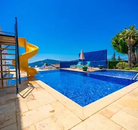 Honeymoon With Sea View קס